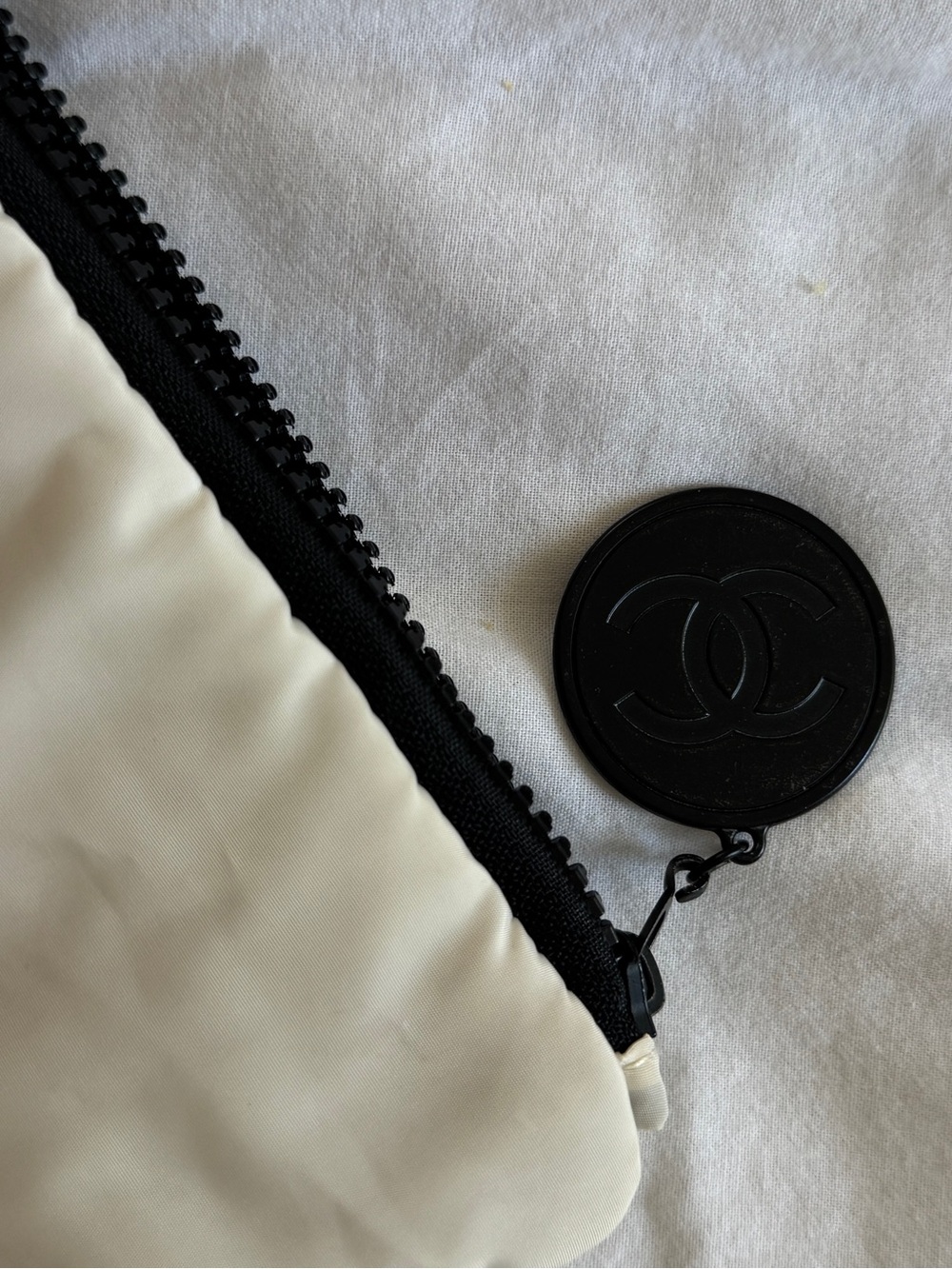 CHANEL Beauty Puffer Beauty bag - Picture 2 of 4
